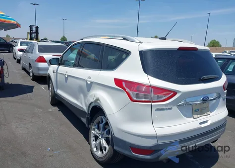 2015 Ford Escape Titanium z USA, uszkodzony, nr VIN 1FMCU0J92FUB25268
